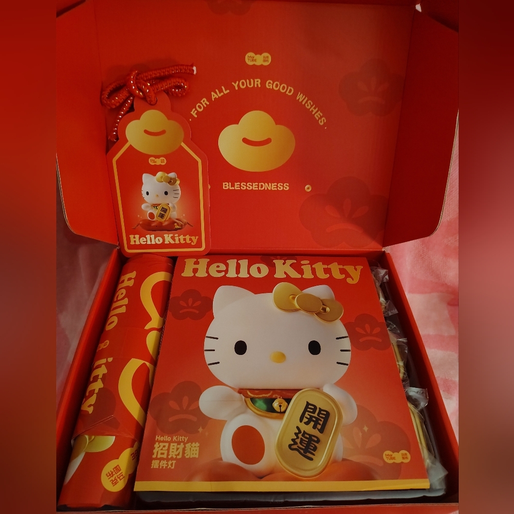 EXCLUSIVE - Hello Kitty x MarTube Lucky Cat Nightlight Set - Picture 8 of 15